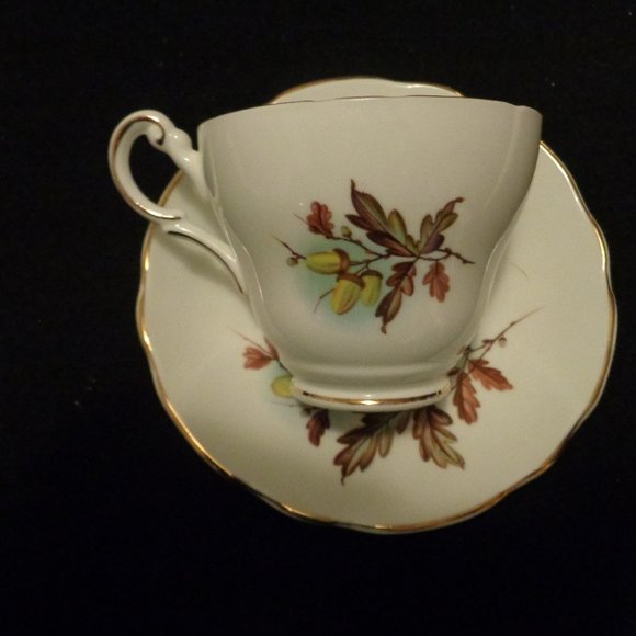 ACORNS & LEAFS ENGLISH BONE CHINA CUP & SAUCER - Picture 6 of 6